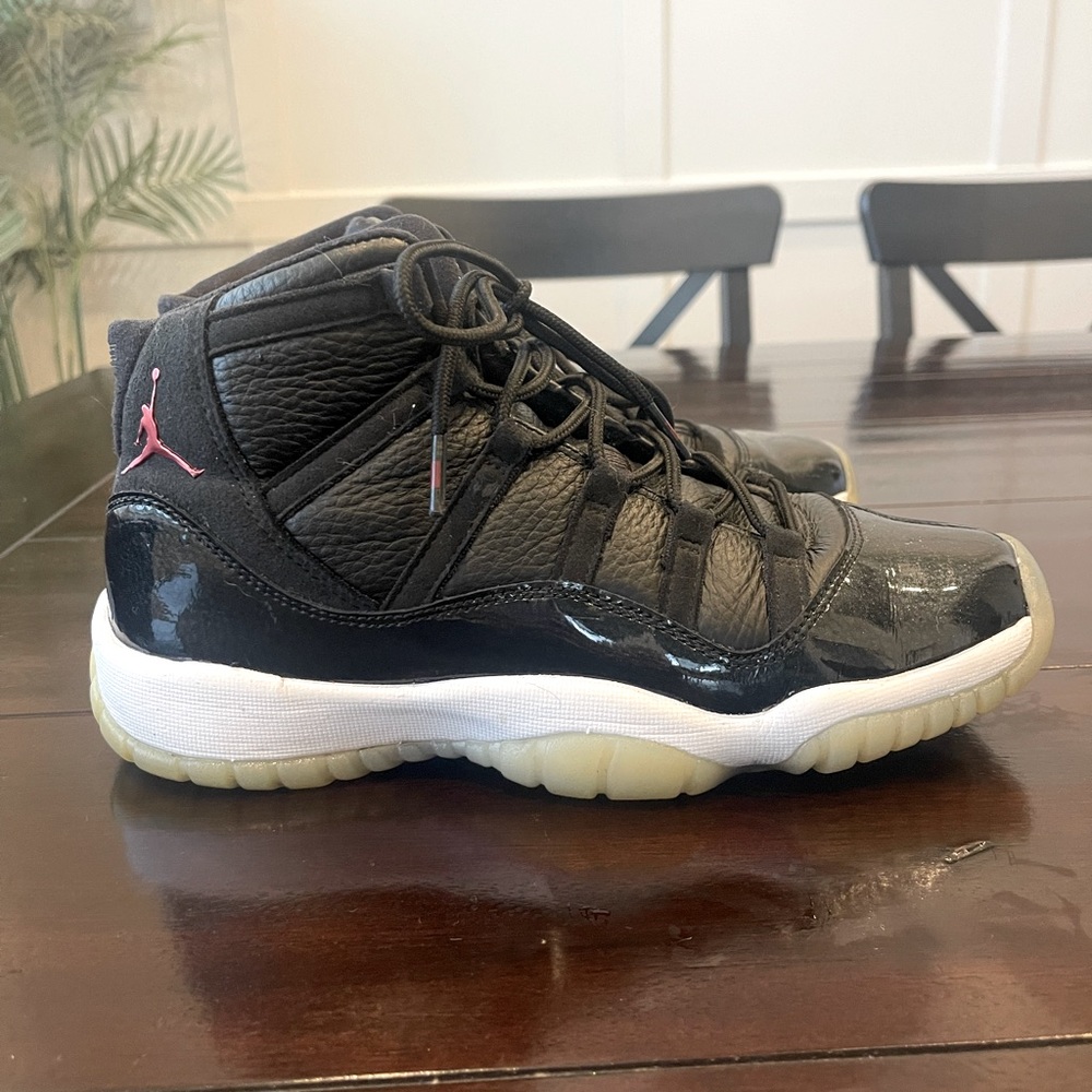 Jordan 11 Retro. Worn once. Excellent condition